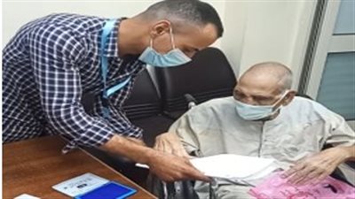 الجوازات تستقبل عدد من الحالات المرضية على مستوى الجمهوية لإنهاء أوراقهم