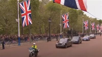 شاهد.. ماذا فعل البريطانيون لحظة وصول الملك تشارلز الثالث إلى كنيسة وستمنستر