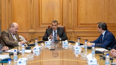لبحث إنتاج المفرقعات.. وزير الإنتاج الحربى يستقبل وفد 
