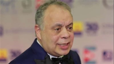 أشرف زكي يطمئن الجمهور على صحة عادل إمام: 