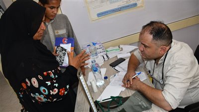 الكشف على 5437 مواطنا خلال قافلة جامعة المنصورة بالبحر الأحمر