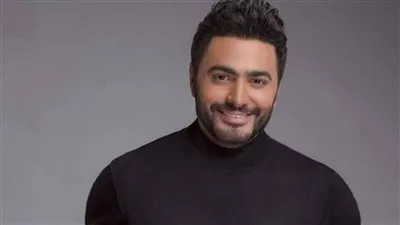 تامر حسني يطالب بالتبرع لمرضى ضمور المخ