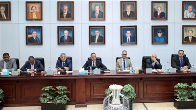 اجتماع موسع لوزير السياحة والآثار مع الغرف السياحية 