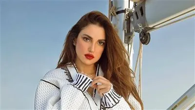 بكلمات رومانسية.. درة تحتفل بعيد ميلاد زوجها