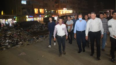 رفع 900 طن قمامة من الشوارع وتحرير 150 محضر للمحلات بشبرا الخيمة