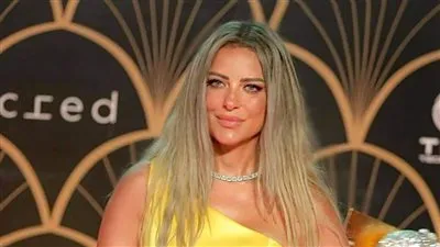 ريم مصطفى تطل بفستان أصفر جذاب في مهرجان القاهرة للدراما (صور)