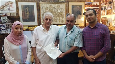 مواطن يُهدي 125 قطعة أثرية إلى وزارة السياحة والآثار