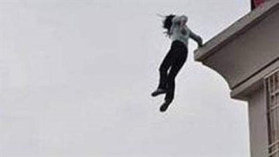 ربة منزل تهرب من الفضيحة بـ 