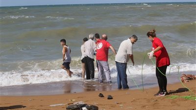 الفجر تنفرد بنشر فيديو لإنقاذ أحد الناجين بـ 
