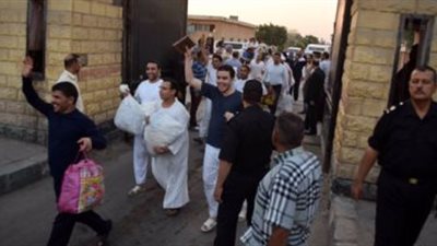 أحد المفرج عنهم يكشف ماذا فعلت معه لجنة العفو الرئاسي
