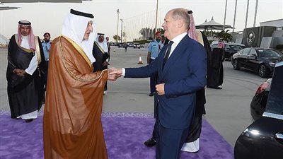 بعد زيارة قصيرة.. المستشار الألماني أولاف شولتس يغادر جدة