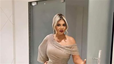 بالأزرق.. بوسي شلبي تخطف الأنظار في أحدث ظهور