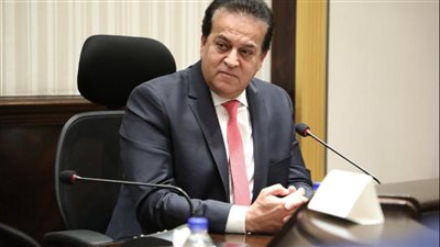 وزير الصحة يكرم فريق القافلة الطبية المصرية بدولة السودان 