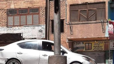 محافظ أسوان يأمر بسرعة رفع عمود كهرباء آيل للسقوط
