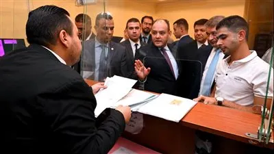 وزير الصناعة يتفقد هيئة التنمية الصناعية.. ويستمع لآراء المستثمرين