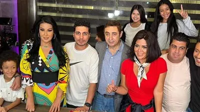 بالصور..سمية الخشاب ورانيا يوسف يحتفلان بانطلاق تصوير فيلمهم الجديد 