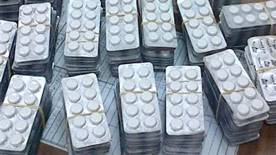 التحقيق مع ديلر بحيازته 19 ألف قرص مخدر فى دار السلام 