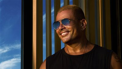 للعائلات فقط.. تفاصيل حفل عمرو دياب في الكويت 