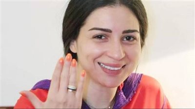 بعد تصدرها للتريند.. شائعات الزواج تلاحق مي عز الدين (صور)