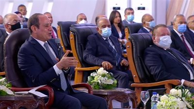 أستاذ تمويل عن مشاريع الرئيس السيسي: الدولة تسير بسرعة وقوة لزيادة الاستثمارات