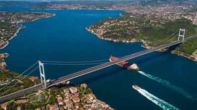 تعليق الملاحة في مضيق البوسفور بإسطنبول بسبب تعطل سفينة شحن