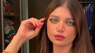 بفستان قصير.. ياسمين الخطيب تستمر في إبهار متابعيها بإطلالاتها