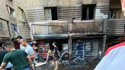 السيطرة على حريق سيارة امتد لسوبر ماركت بالزاوية الحمراء