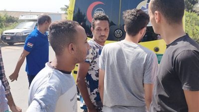 صور.. إصابة شخص في حادث انقلاب سيارة ملاكي أسفل الطريق الحر بالقليوبية