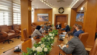 محافظ بورسعيد يناقش إقامة محطة معالجة صرف صناعى بمنطقة الاستثمار