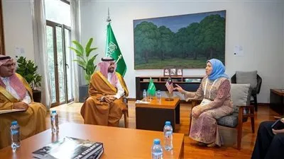 وزير الثقافة يلتقي بوزيرة السياحة والفنون والثقافة الماليزية