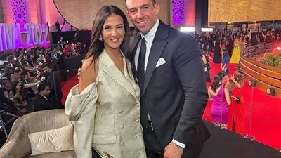 رامي رضوان يهنئ زوجته دنيا سمير غانم بمسرحية 