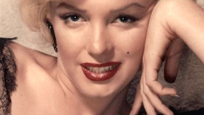 جميلة هوليوود مارلين مونرو.. من فتاة مصنع إلى نجمة عالمية
