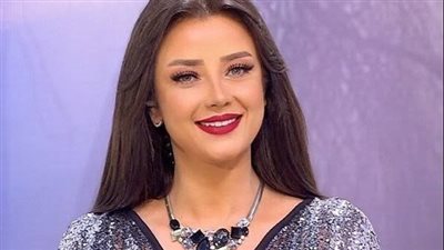 روح بلغ عنها.. رضوى الشربيني ترد على أحد متابعيها 