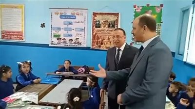 في أول أيامها.. محافظ الإسكندرية يتابع انتظام الدراسة في المدارس (صور)