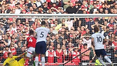 ملخص أهداف مباراة أرسنال وتوتنهام في الدوري الإنجليزي