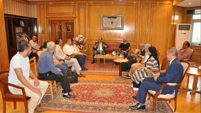 رئيس جامعة حلوان يجتمع مع منسقى الجامعة الأهلية لمتابعة آخر المستجدات 