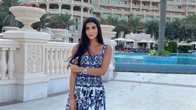 بإطلالة صيفية.. ريم سامي تستعرض رشاقتها 