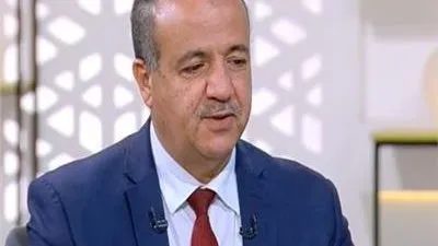 أستاذ طرق يكشف الموعد المتوقع للانتهاء من الأتوبيس الترددي (فيديو)