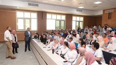 وزير التعليم العالي يستعرض تقريرًا حول انتظام الدراسة بجامعة المنصورة الأهلية