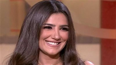 مي عمر تبهر متابعيها في أحدث ظهور لها...شاهد