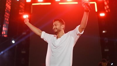 حمادة هلال يختتم حفلات الصيف بحفل مبهر بالإسكندرية