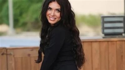 بإطلالة جريئة.. دينا تغازل جمهورها ومحبيها 