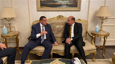 وزير التنمية المحلية يصل أسوان للمشاركة في مؤتمر أسوان لمدن التعلم