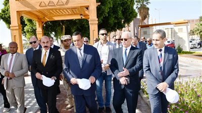وزير التنمية المحلية ومحافظ أسوان يتفقدان مشروع ممشى أهل مصر وتطوير السوق السياحى القديم
