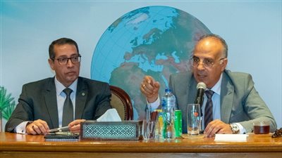 وزير الري يستعرض أعمال ومشروعات الهيئة العامة للمساحة 