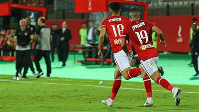 نجم الأهلي يتمرد ويطلب الرحيل إلى الزمالك 