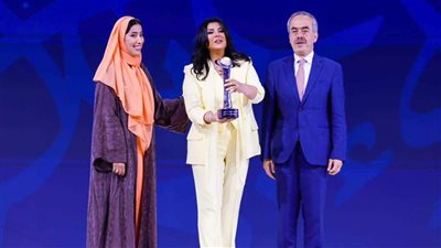 أول تعليق لمنى الشاذلي بعد فوزها بجائزة دبي للإعلام