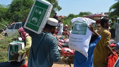 مركز سلمان للإغاثة يسلّم مساعدات إغاثية لمتضرري الفيضانات في باكستان