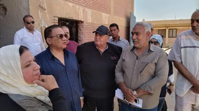 المخرج عادل عبده يتفقد مشروع تطوير المركز الثقافى بحلوان