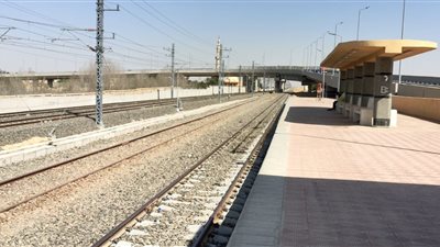 النقل: رفع كفاءة خط مدن شرق القاهرة إلى السويس لاختصار الوقت